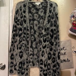 Like new size small Jaclyn smith sweater